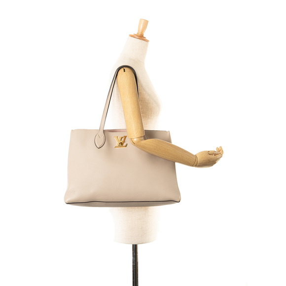 Pre-Loved Louis Vuitton Lockme Shopper - Picture 10 of 10